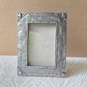 Cadre photo rectangulaire en métal avec coins en forme de cœur en relief, accent décoratif durable pour la maison - Product Image 4