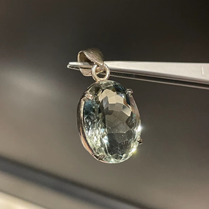 Pendentif de luxe en améthyste verte, plaqué or, argent sterling, pierre de naissance de février, bijoux pour femmes, cadeau minimaliste pour elle - Product Image 1