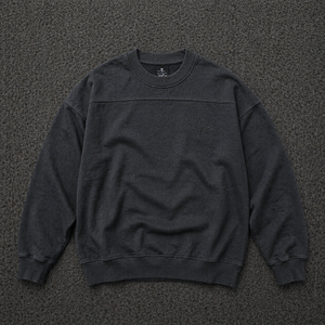 เสื้อสเวตเชิ้ตผู้ชายผ้าฝ้ายเฟรนช์เทอร์รี่เนื้อหนา ทรงพูลโอเวอร์ ล้างสีแบบแอซิดวอช สีชาร์โคล แต่งแผ่นผ้าแบบสตรีทแวร์ คอกลม ผลิตโดยโรงงาน - Product Image 1
