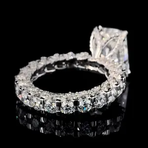 Anillo de Compromiso con Diamante Cultivado en Laboratorio, Corte Radiante, 6.20 Ct, Certificado IGI, Oro Blanco de 14k - Product Image 6
