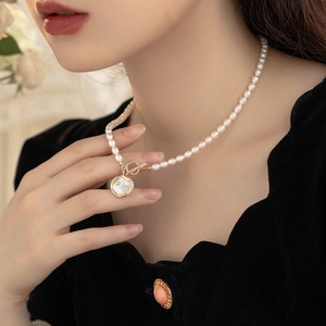 Collar de Perlas de Agua Dulce Francesas, Cadena de Clavícula con Cierre OT Ligero de Lujo en Oro de 14K, Collares con Colgante Elegantes y Modernos - Product Image 3
