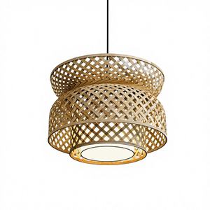 Lampe en bambou avec abat-jour en rotin naturel tressé et structure en fer pour éclairage suspendu, artisanale, fabriquée au Vietnam. - Product Image 2