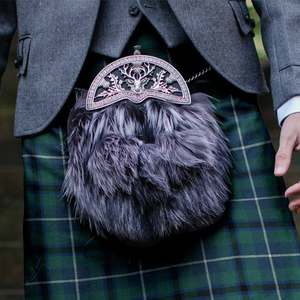 Boucle de ceinture en métal ornée pour kilt écossais Eoin Winston Sports, motif tartan, accessoire formel rouge et vert à carreaux - Product Image 4