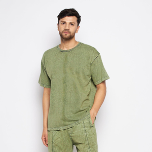T-shirt oversize homme style hip-hop streetwear délavé à l'acide avec logo personnalisé, motif uni vintage, prix abordable, personnalisable - Product Image 1