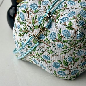 Sac de voyage matelassé à imprimé floral avec fermeture éclair, motif bleu-vert, sac de week-end portable - Product Image 5
