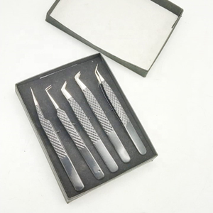 Juego de Pinzas para Extensión de Pestañas con Diseño Inclinado Personalizado, Acero Sostenible con Recubrimiento de Polvo Negro, Accesorios para Pestañas, Pinzas de Agarre - Product Image 6