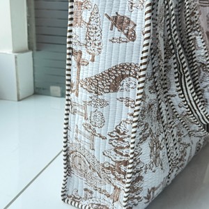 Bolsa de Mano de Lona Acolchada Vintage con Estampado de Bosque Marrón, Bolsa de Compras con Parte Superior Abierta, para Usar en Todas las Estaciones - Product Image 4