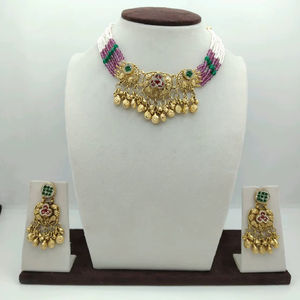 Ensemble collier ras-de-cou traditionnel plaqué argent avec perles multicolores, pierres rouges et vertes, pendentifs pièces de monnaie et boucles d'oreilles assorties, bijoux ethniques - Product Image 1