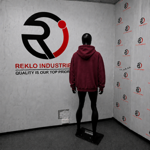 Herren-Hoodie in Weinrot mit Reißverschluss, langen Ärmeln und selbstgemachtem Buchstaben-Print, lässiger Kapuzenpullover im Streetwear-Stil, locker geschnitten. - Product Image 4
