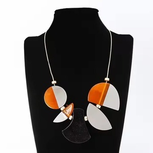 Collar de Resina Estilo Vintage, Hecho a Mano, Acabado Antiguo, Colgante de Epoxi, Joyería Clásica, Regalo para Mujer - Product Image 2