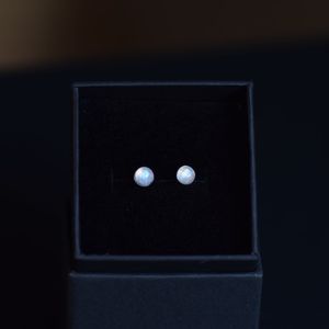 Pendientes pequeños de piedra lunar arcoíris, plata de ley, joyería de piedra lunar, piedra de nacimiento de junio, pendientes de piedras preciosas, regalo para ella - Product Image 6