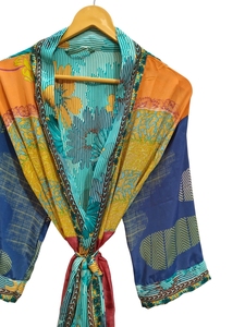Kimono indio de seda con patchwork, túnica larga para dormir o para la playa, hecho a mano, vintage, de sari de seda reciclada. - Product Image 3