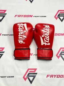 Gants de boxe Fairtex Premium en cuir de vachette véritable rouge, dernier modèle, fermeture à sangle, pour le sparring et l'entraînement de Muay Thai - Product Image 1