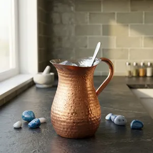 Pichet à eau en cuivre pur martelé Adiba Home Decor, artisanal, moderne, portable, écologique, réutilisable, pour la maison, la cuisine et la salle à manger - Product Image 5