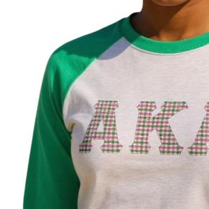 AKA เสื้อยืดแขนยาวทรงเบสบอลแบบสามส่วนสำหรับผู้ชายและผู้หญิง สีเขียว ตัวอักษรสีขาว - Product Image 5