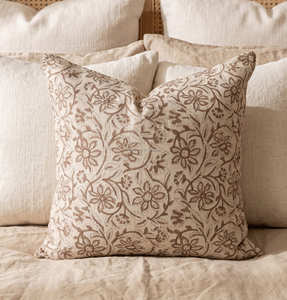 Funda de Cojín Decorativa con Estampado Floral Vintage Beige, 100% Algodón Ecológico, Estilo Rústico/Cottage - Product Image 1