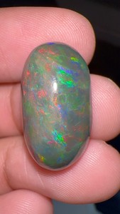 Opale d'Éthiopie noire naturelle de 21,00 carats, cabochon, multicolore, pierre précieuse lisse, pierre de naissance d'octobre - Product Image 2