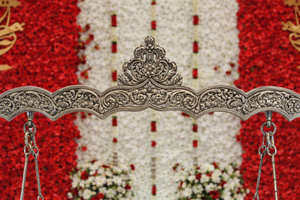 Elegante Cuna Profesional de Madera de Teca para Bodas, Namkaran, Vidhi, Ceremonia de Bautismo, Palna, Decoración para Eventos del Sur de la India, Reino Unido - Product Image 5