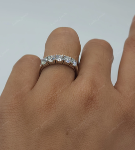 Bague de mariage demi-éternité en moissanite taillée 1 carat, sertie de diamants pavés, en or blanc massif 14 carats, cadeau d'anniversaire et de fête pour femme - Product Image 5