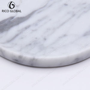 Plateau décoratif rond en marbre RICO GLOBAL, design minimaliste, blanc avec veines grises, emballage en une seule pièce - Product Image 6