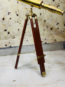 Telescopio de Latón con Trípode de Madera, Diseño Artesanal de Cruz y Ángel, Decoración Náutica Vintage para Escritorio, Ideal para Fiestas de Cumpleaños y Día de la Tierra - Product Image 2