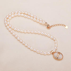 Collar de Perlas de Agua Dulce de Alta Gama con Sensación de Lujo Ligero, Diseño de Nicho con Cadena para Clavícula, Estilo Elegante para Mujer - Product Image 1