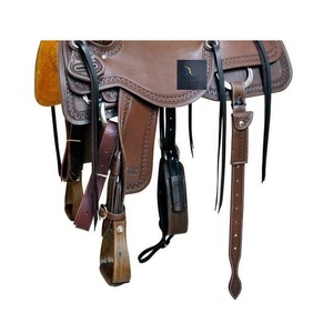 Sillín de cuero marrón para carreras de barriles estilo western con asiento rígido, diseño de ondas grabado a mano y correas de latigo - Product Image 3