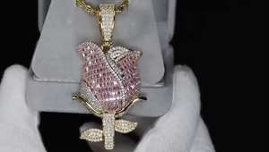 Colgante de flor de rosa con incrustaciones de moissanita VVS rosa y blanca para hombre, chapado en plata, estilo Hiphop, para fiesta - Product Image 2