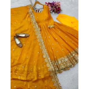 Precioso Vestido Musulmán Tradicional con Bordado de Lentejuelas, Incluye Pantalón y Dupatta - Product Image 4