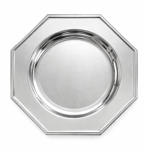 Plato de presentación hexagonal clásico de acero inoxidable plateado, ideal para la mesa del comedor y como base de servicio simple y duradera. - Product Image 1