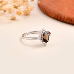 Anillo Solitario de Cuarzo Ahumado con Corte Esmeralda y Moissanita, Plata de Ley 925, Anillo de Cóctel, Elegante Regalo para Mujer - Product Image 3