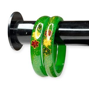 Conjunto de Brazaletes Acrílicos Rojos de Moda con Diseño de Flor y Perlas de Imitación Brillantes, Bañados en Oro, para Bodas - Product Image 2