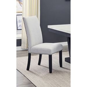 Set di 2 Sedie da Pranzo Moderne in Tessuto Grigio Chiaro con Schienale Intero Imbottito, Finitura con Borchie e Dettagli in Legno per Sala da Pranzo - Product Image 2