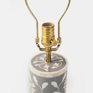 Lampe artisanale en os incrusté pour collection d'accessoires de maison design, abat-jour botanique pour décoration intérieure de salon - Product Image 2