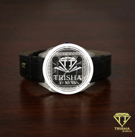 Montre pour homme de luxe à cadran carré avec bracelet en cuir noir, cadran serti de diamants et fabrication haut de gamme