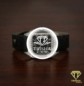 Montre pour homme de luxe à cadran carré avec bracelet en cuir noir, cadran serti de diamants et fabrication haut de gamme - Product Image 1