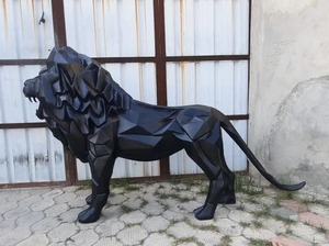 Estatua de León Geométrica de FRP de Calidad Premium, Obra de Arte Decorativa Duradera para Jardín, Hotel y Oficina, Disponible para la Venta - Product Image 2