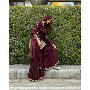 Ensemble haut-plazzo et dupatta pour femmes avec de riches broderies et des sequins - Product Image 2