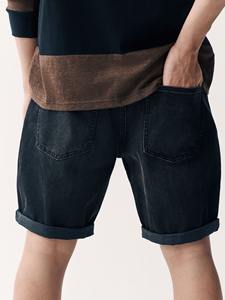 Shorts clásicos de mezclilla para hombre con un ajuste cómodo y un diseño moderno, ideales para uso diario, salidas a la playa y viajes. - Product Image 2
