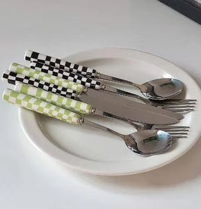 Ensemble de couverts en acier inoxydable - Argenté tendance, durable et écologique, prêt pour les fêtes, options personnalisables - Product Image 2