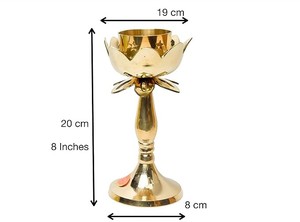 Portavelas de Latón Puro con Acabado Dorado Antiguo, Elegante Adorno para Sala de Pooja y Decoración del Hogar - Product Image 2