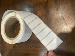 Étiquette RFID UHF autocollante, taille 50x20mm, antenne taille 42x16mm, puce 7U, fabriquée au Vietnam, suivi en temps réel. - Product Image 2