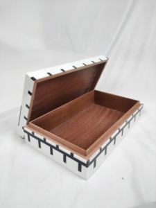 Caja de Almacenamiento de Joyas Multifuncional Moderna y Ecológica con Incrustaciones, Diseño Personalizado, Hecha a Mano en India, Cajas de Madera - Product Image 4