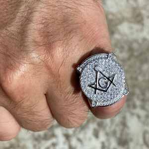 Bague pour homme en argent sterling plaqué or rose, sertie de moissanite et de diamants de laboratoire, motif symbole maçonnique, style Hip Hop, de luxe et de caractère - Product Image 1