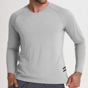 Fabricant de t-shirts d'entraînement personnalisés pour la gym, t-shirt de compression haute performance en polyester et élasthanne, logo personnalisé, transfert thermique, OEM, ODM - Product Image 2