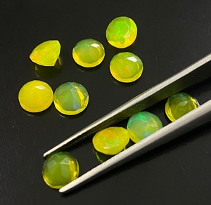 Opale Jaune Naturelle Ronde Brillante Taillée, Pierre Précieuse Irridescence Facettée pour la Fabrication de Bijoux - Product Image 3