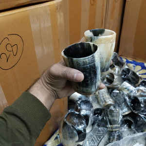 Corne à boire viking sculptée à la main de luxe, en corne de bœuf naturelle, à prix avantageux - Product Image 3