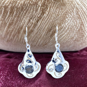 แหวนแลบราโดไรต์พรีเมี่ยมพร้อมอัญมณีธรรมชาติและเครื่องประดับเงินสเตอร์ลิง - Product Image 1