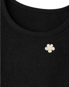 Conjunto de dos piezas para mujer: top corto acanalado y shorts con cordón, negro con bordado de margaritas, estilo casual y personalizable. - Product Image 4