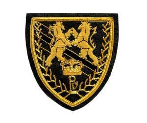 Écusson de mode RV Shield, brodé à la main, à coudre, en feutre noir, design personnalisé - Product Image 1